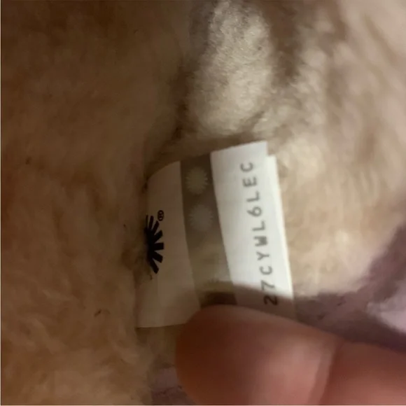 Lavender purple Ugg scuffette. Brand new never worn - Picture 5 of 5